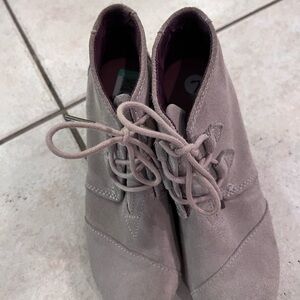Toms taupe wedge heel ankle boots size 7
